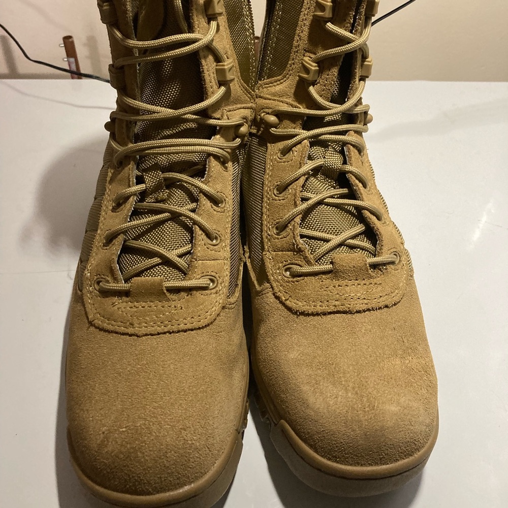 Bates 10.5 beige boots